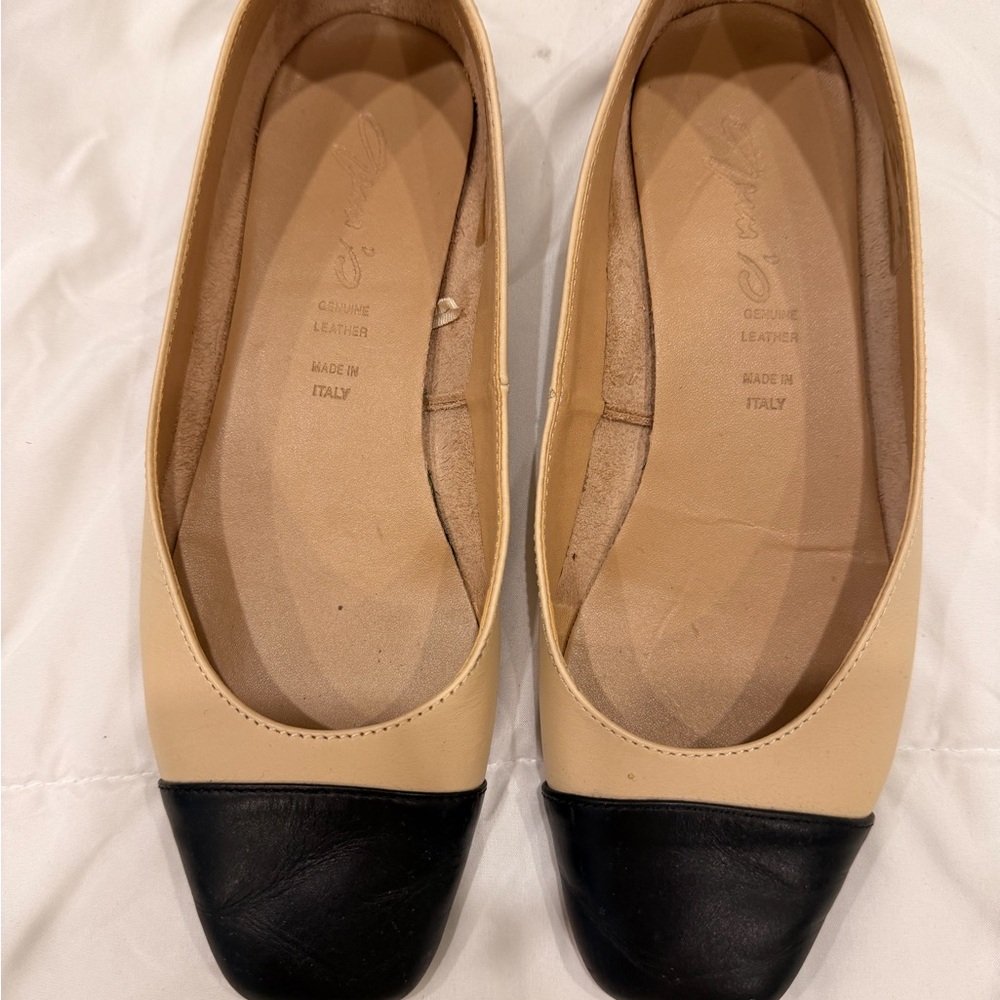 Elegant Two-Tone Leather Flats